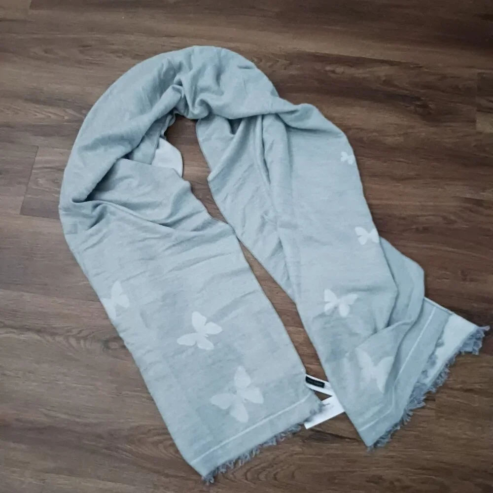 New Ann Taylor Women’s One Size Scarf Wrap Gray Butterfly Fringe‎ 28 x 75